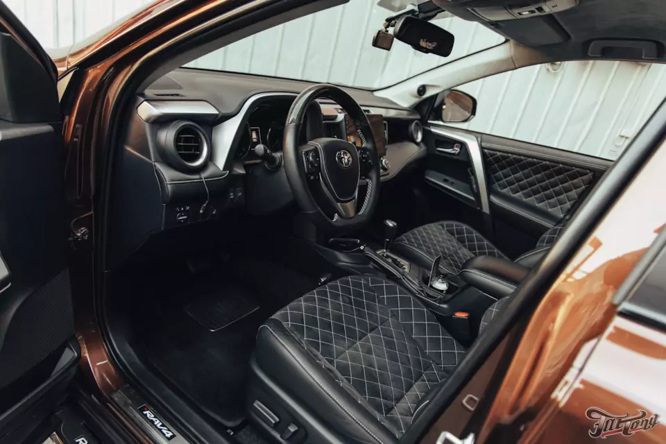 Предпродажная подготовка Toyota RAV4 в отделе детейлинга